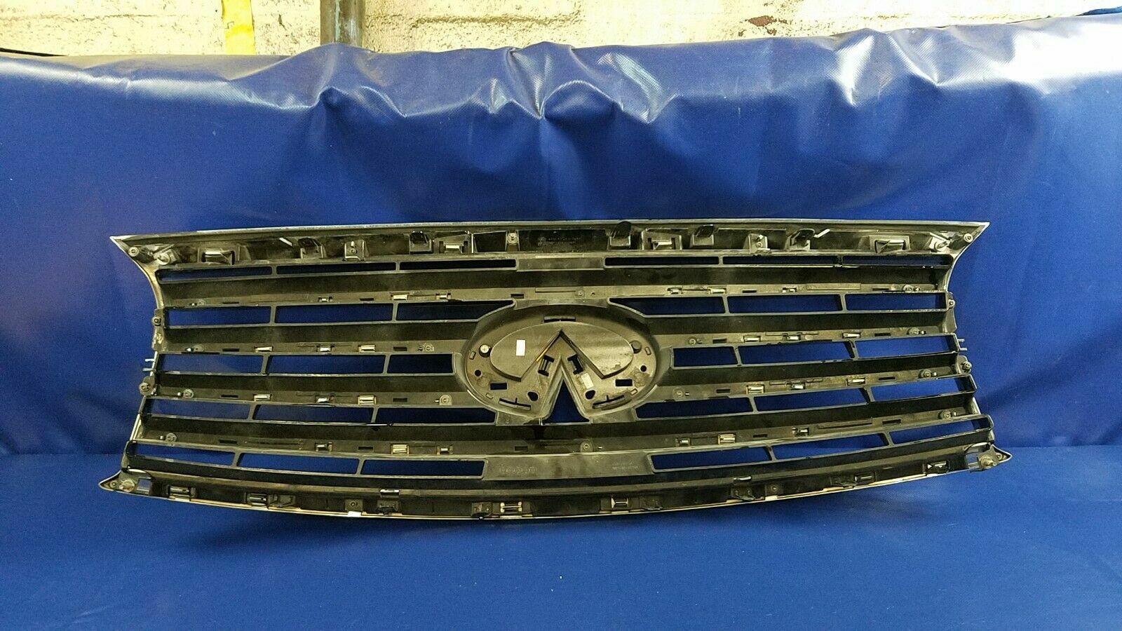 2013 - 2015 INFINITI JX35 QX60 FRONT BUMPER UPPER GRILLE W/O EMBLEM