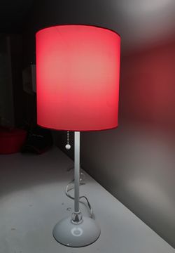 Lamp w/bright pink shade and pull on/off chain Thumbnail