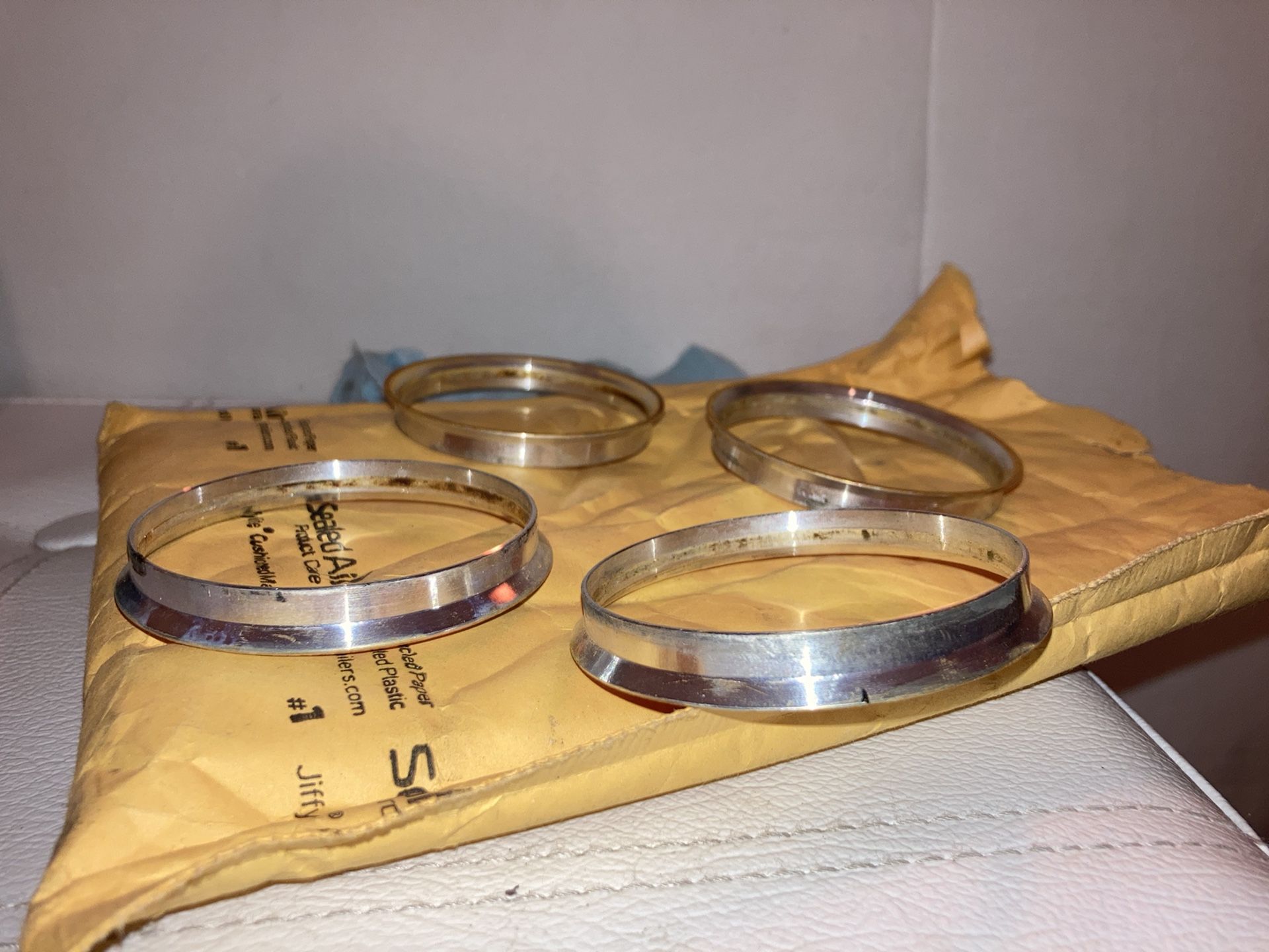66.1 to 64.1 hub rings adapts Nissan/infinity rims to Honda/Acura