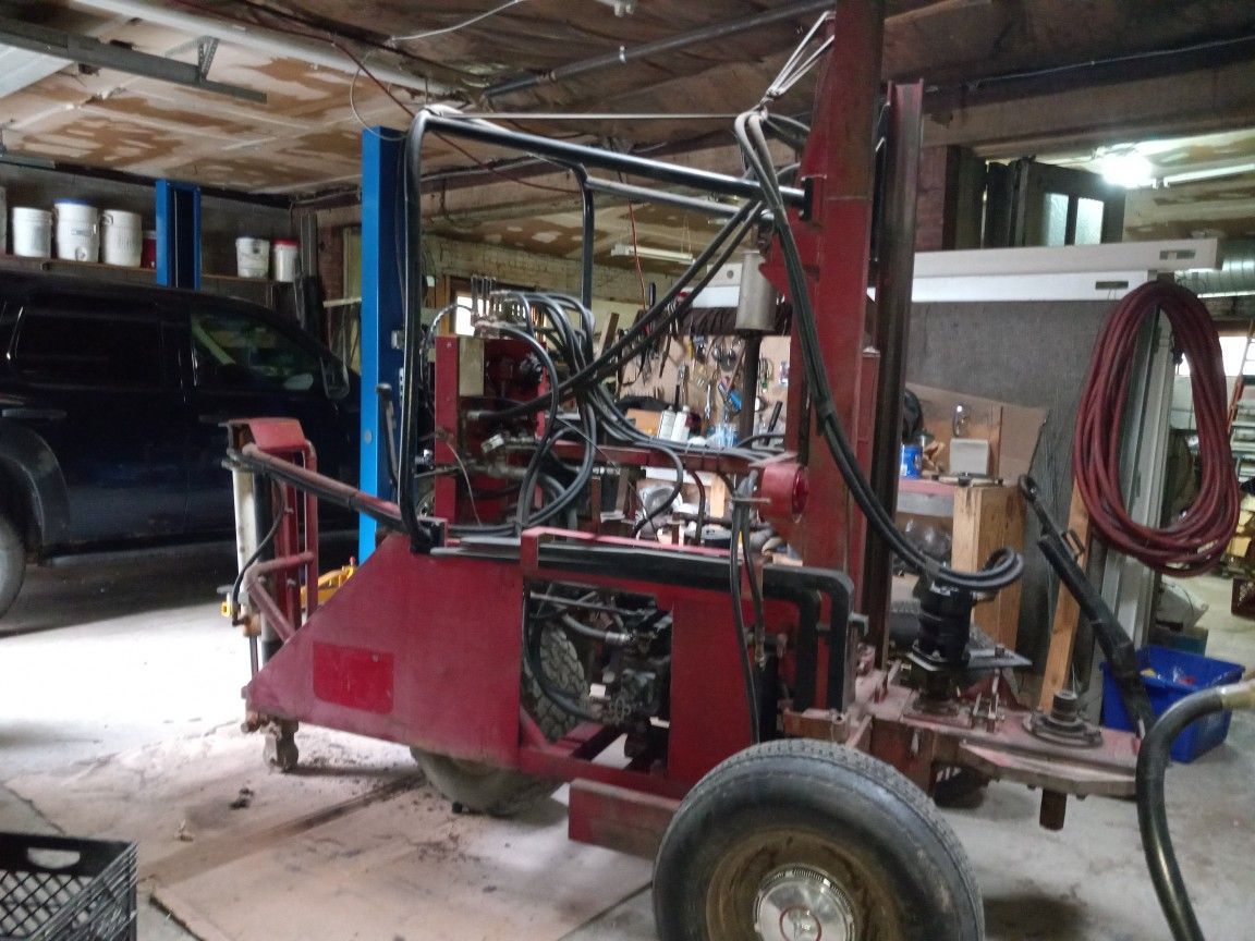 Hydromax. Post Hole Diging Machine/forktruck