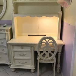 Room 2 Go Disney Princess Compuer Desk, Disney Princess White Vanity Desk With Hutch