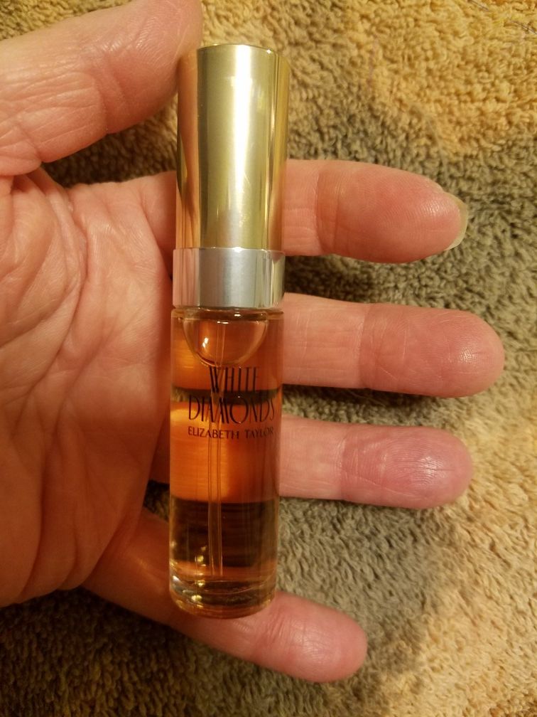 Elizabeth Taylor white diamonds spray purfume. .33fl.oz. Please go to my page and see other items that I have listed thank you for your interest