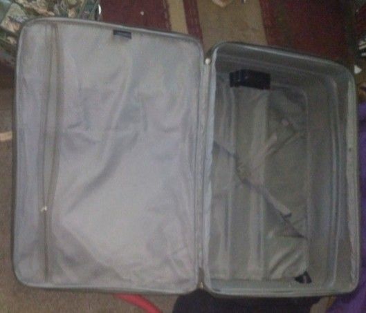 22 Inch rolling suitcase LUGGAGE- In Good Condition