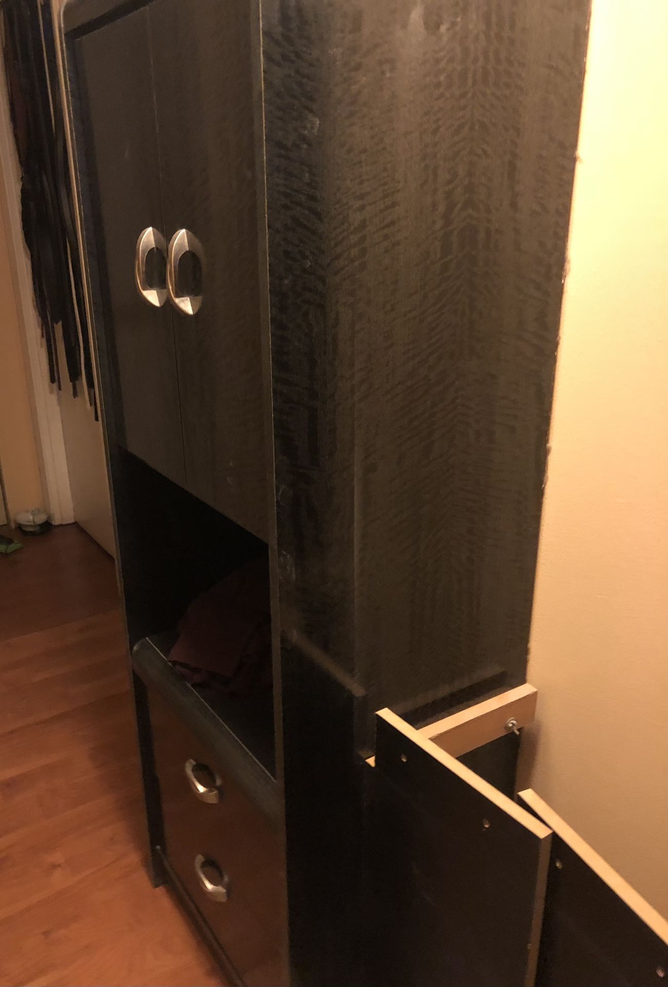 Black Queen Head Board With Lots Of Storage