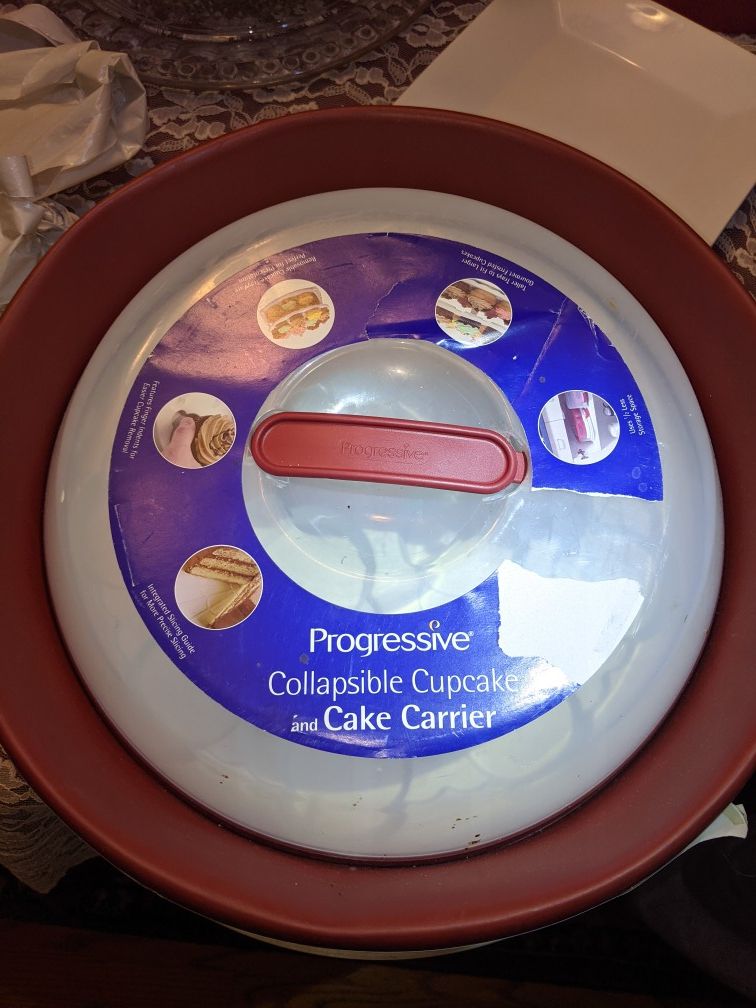 New collapsible cake holder