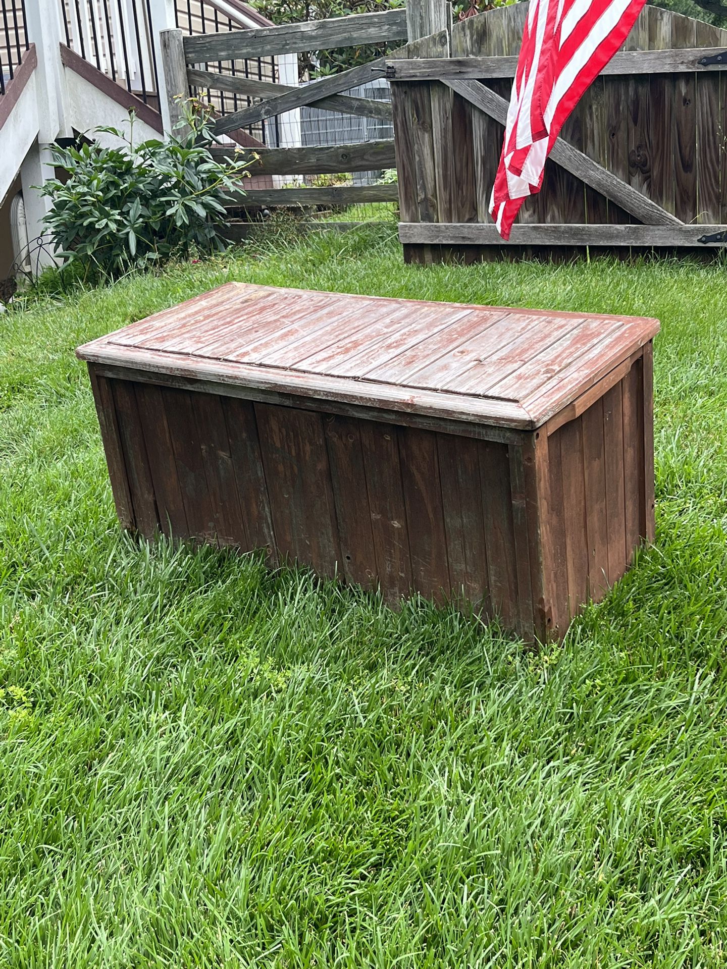 wood outdoor storage deck box / chest
