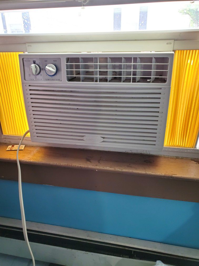 Crosley 5000 Btu Air Conditioner 