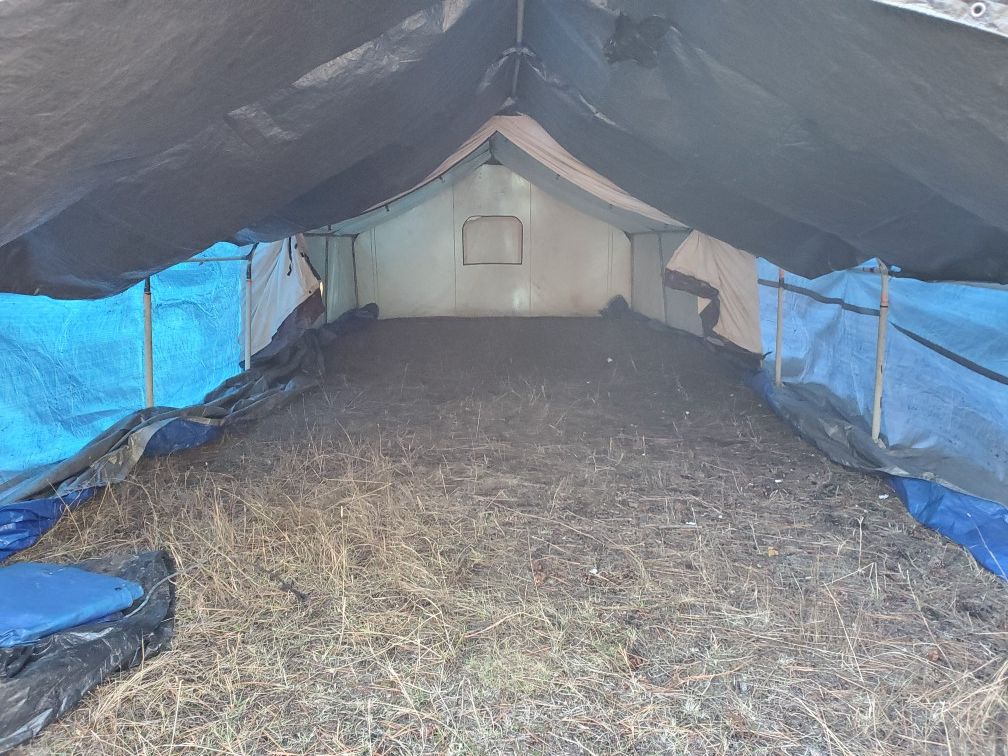 Cabin tent an poles 16 x20
