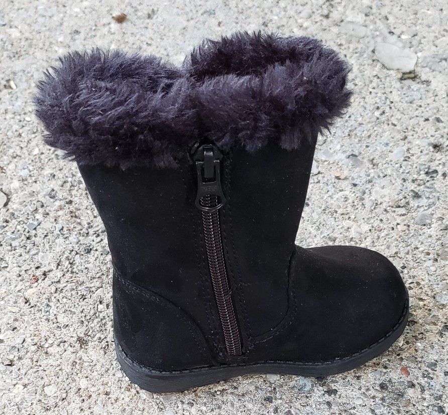 CAT & JACK TODDLER GIRLS BOOTS BLACK FAUX FUR LINED HAS A ZIPPER ON THE SIDE SIZE 5 USED LIKE NEW 