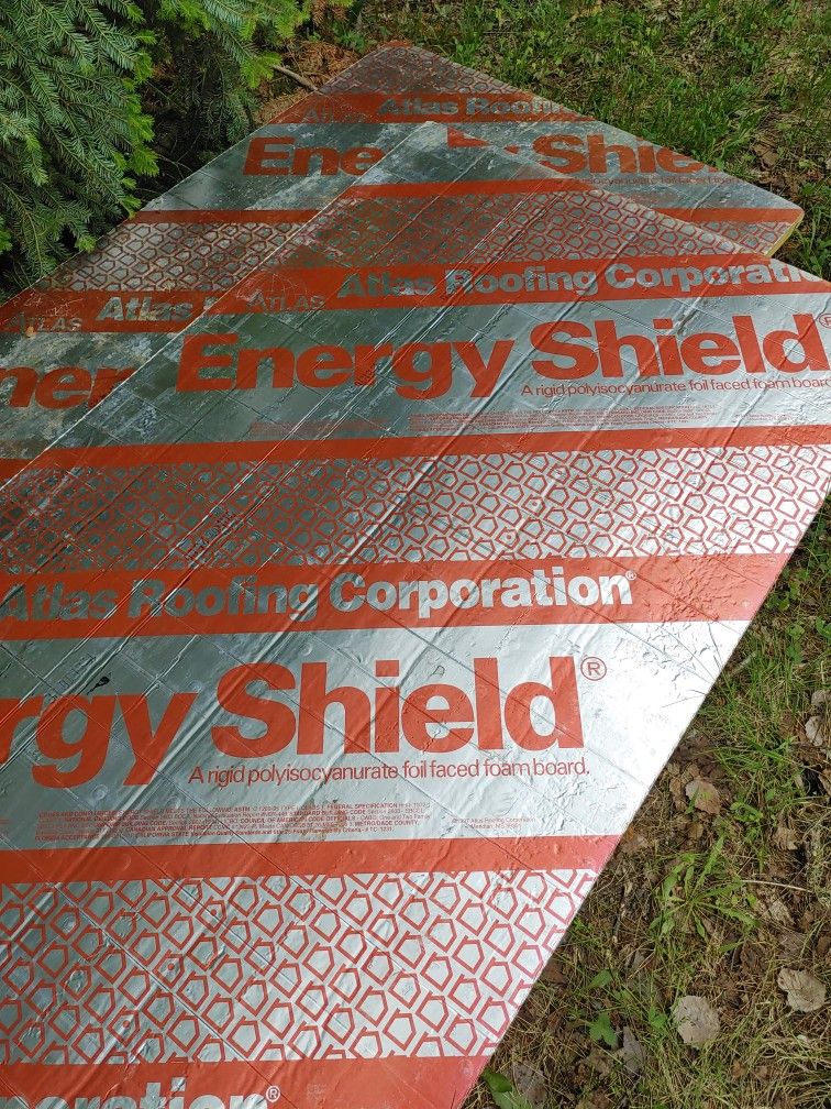 Atlas Rigid Insulation Foil Both Sides 4'x8'x1.5" 30 Sheets Plus 6 Extra With Damaged Corners And Some 1" 4x8 Sheets.