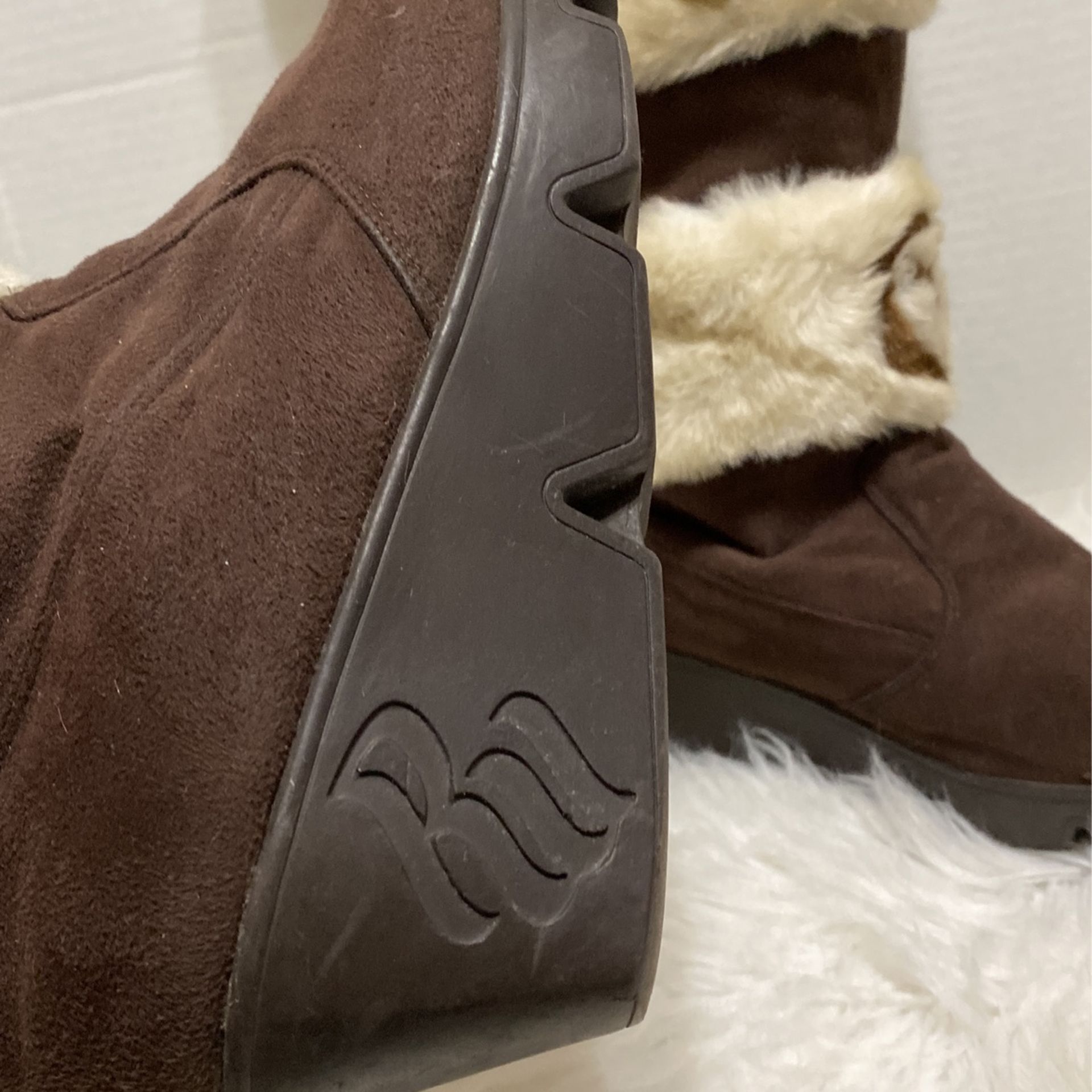Rocawear Elle Faux fur wedge boots size 9