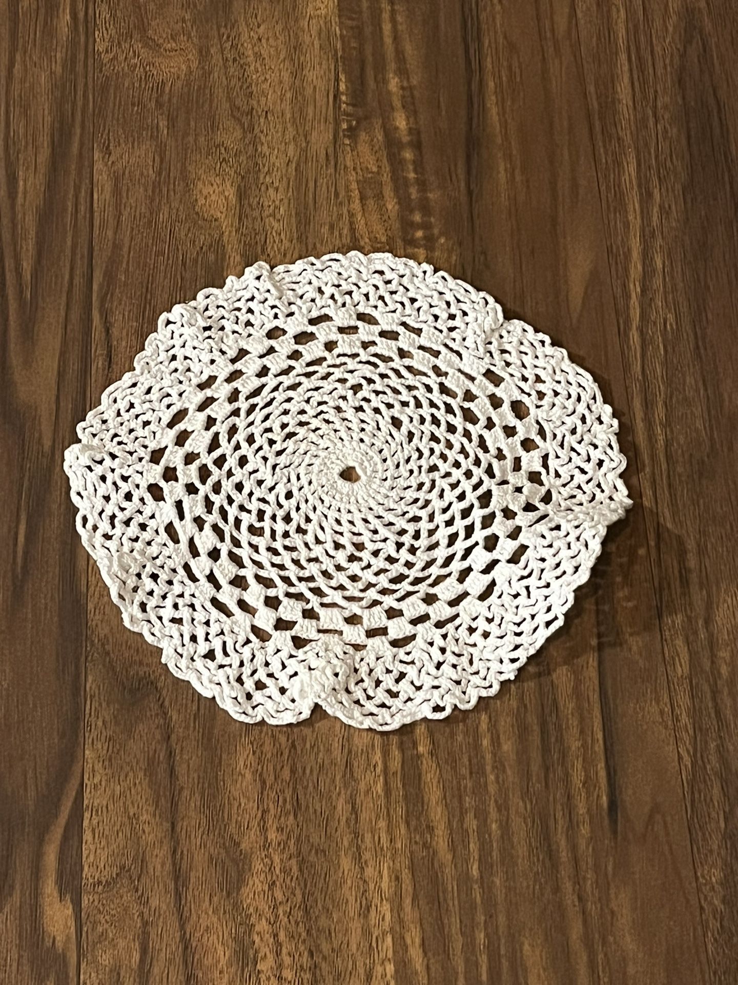 Vintage Table Runner/W 2 Doilies ~ Kitchen ~ Dining Room