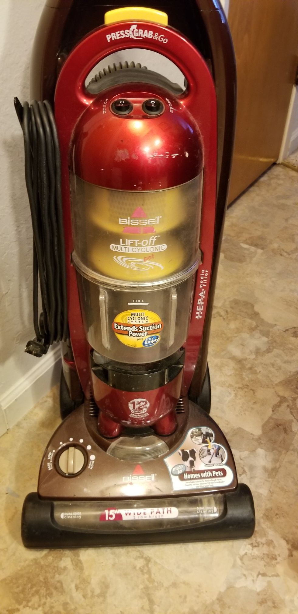 Bissell lift-off multi cyclonic pet Vacuum for Sale in Hayward, CA ...