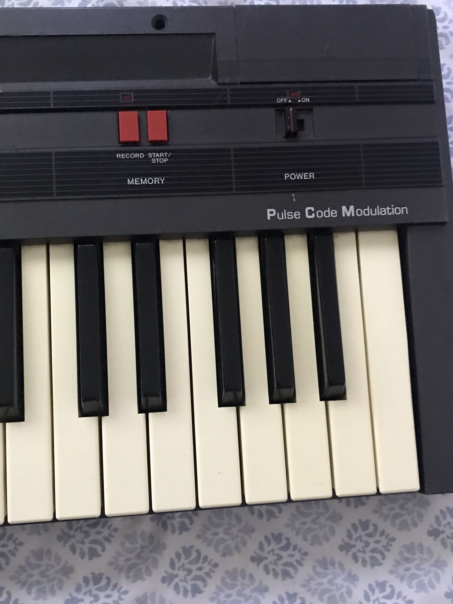 Realistic piano keyboard