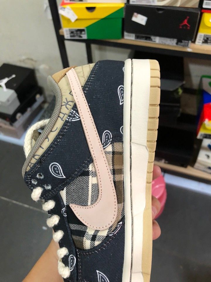 Travis scott dunk all size we have