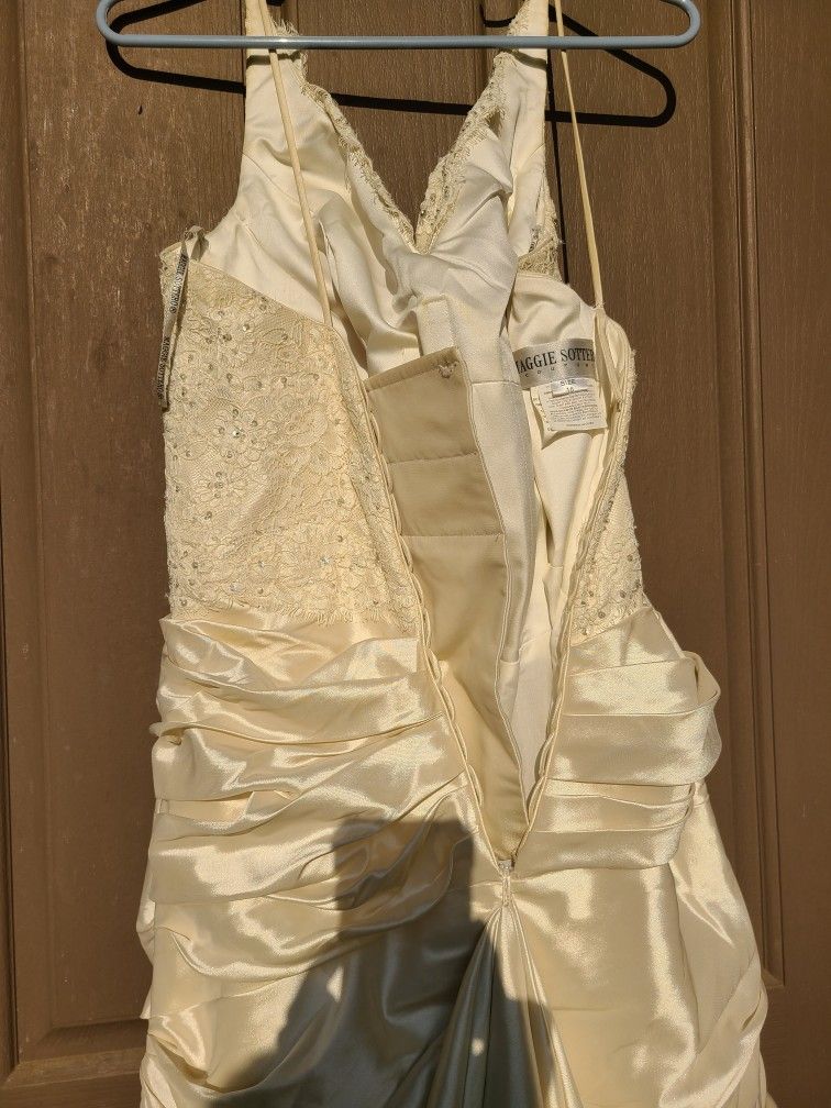 Very Nice Maggie Sottero Wedding Dress - Size 16