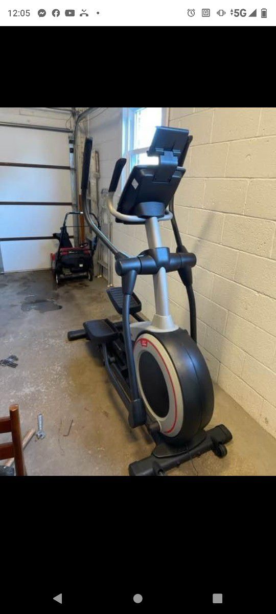 PROFORM 520E ENDURANCE ELLIPTICAL MACHINE ( LIKE NEW & DELIVERY AVAILABLE TODAY)