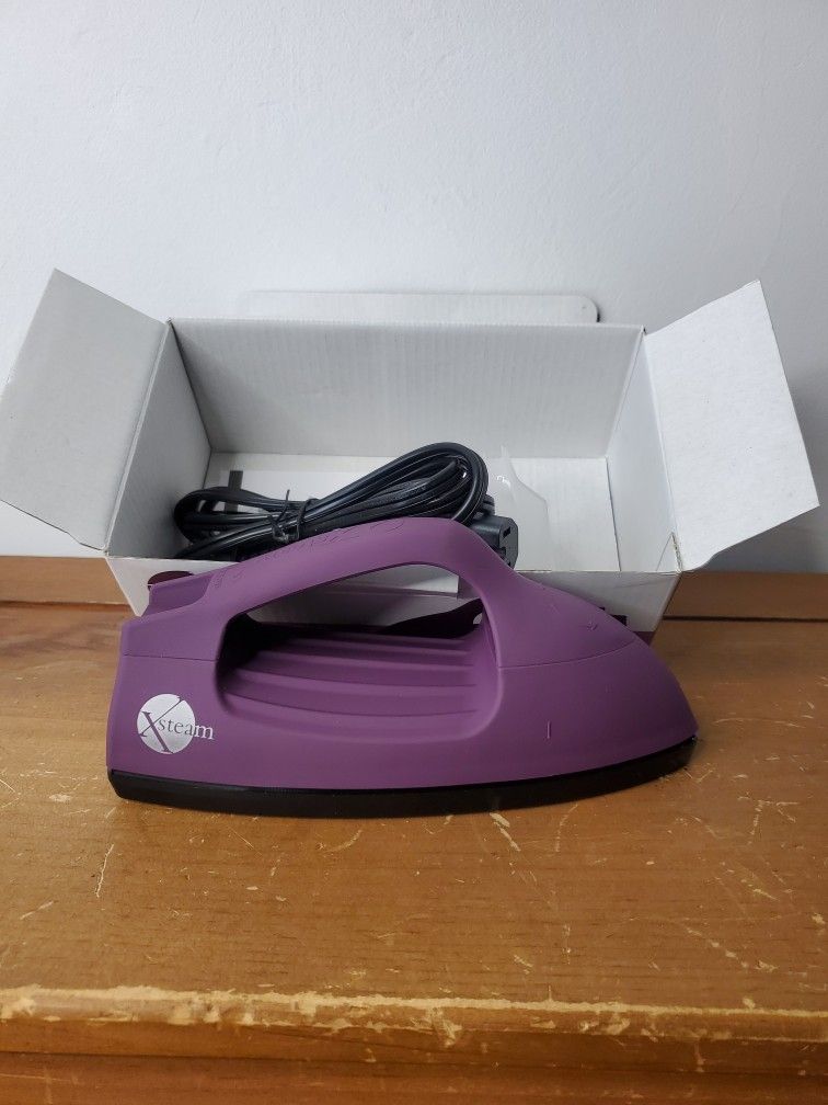 Steam Travel Fabric Steam iron in clean and excellent condition