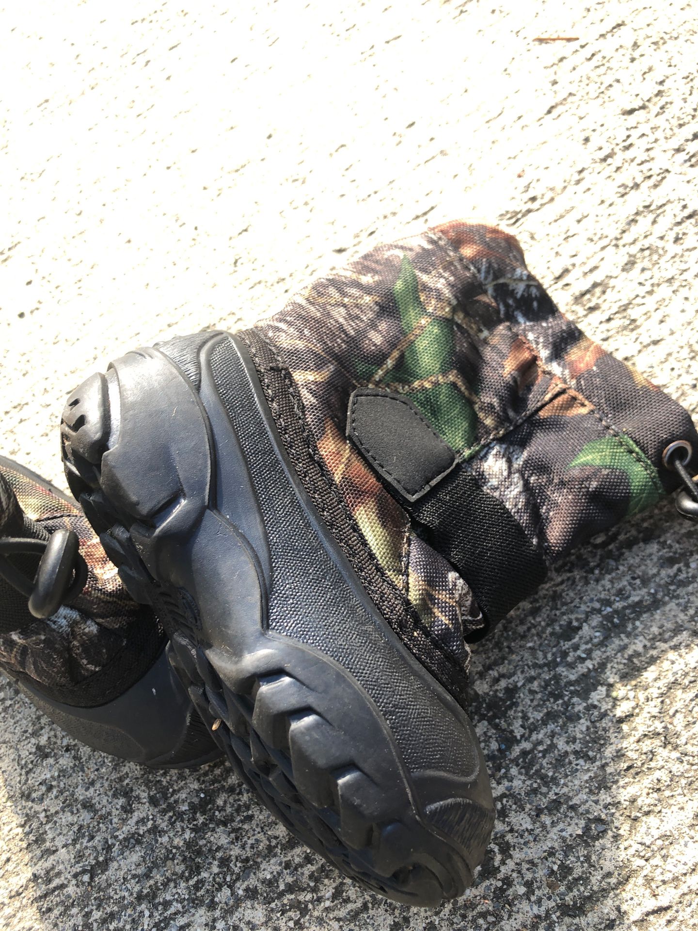 Brand New kids snow hiking boots size 6 toddlers Kamik brand