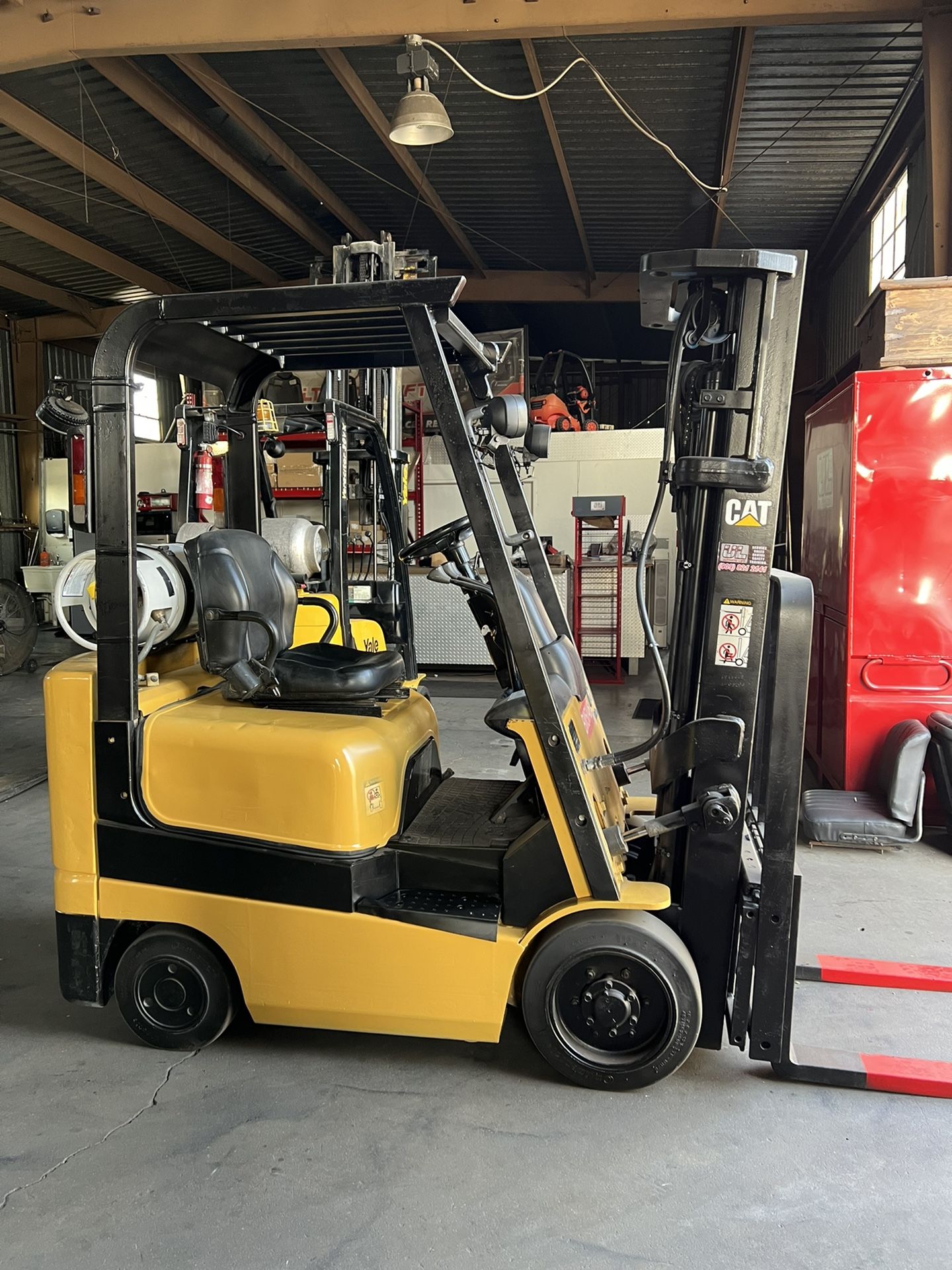 3,500 LB CAPACITY CATERPILLAR PROPANE FORKLIFT