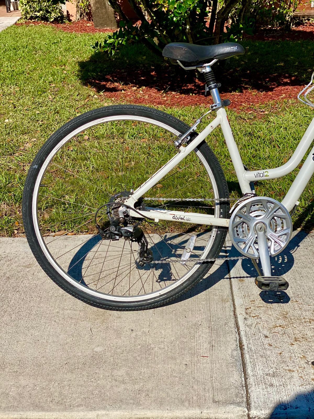 diamondback vital 2 women's hybrid