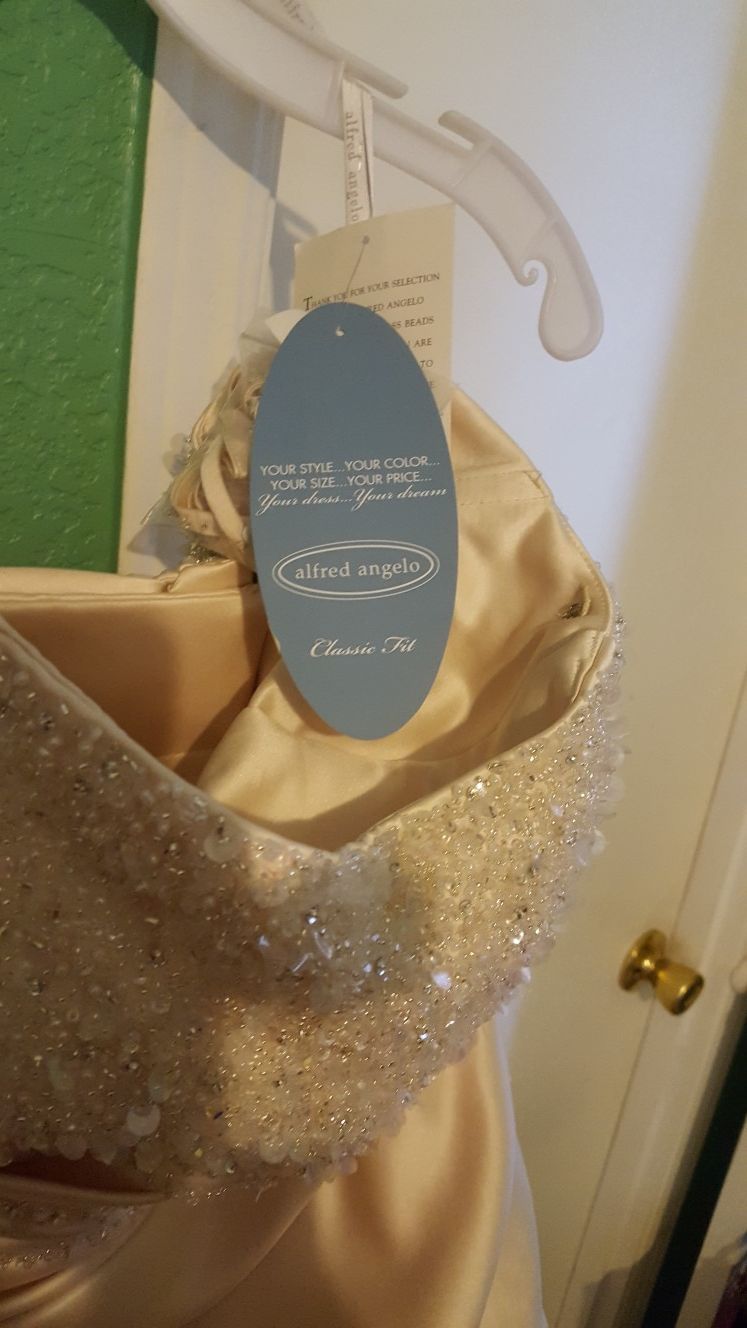New Gorgeous Alfred Angelo Wedding Gown 16W