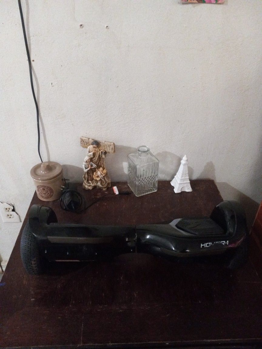 A Hover One Hoverboard In Excellent Condition With Charger