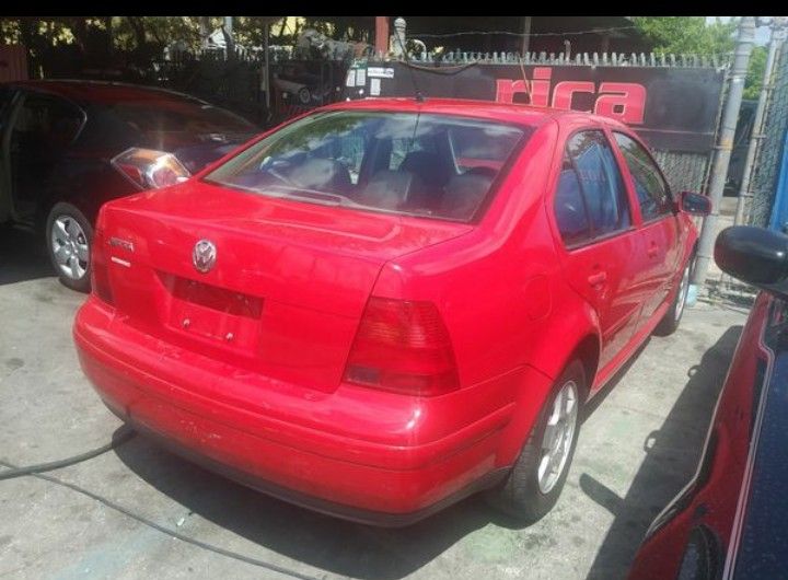 02 vw jetta...Leather. Sunroof. 119k