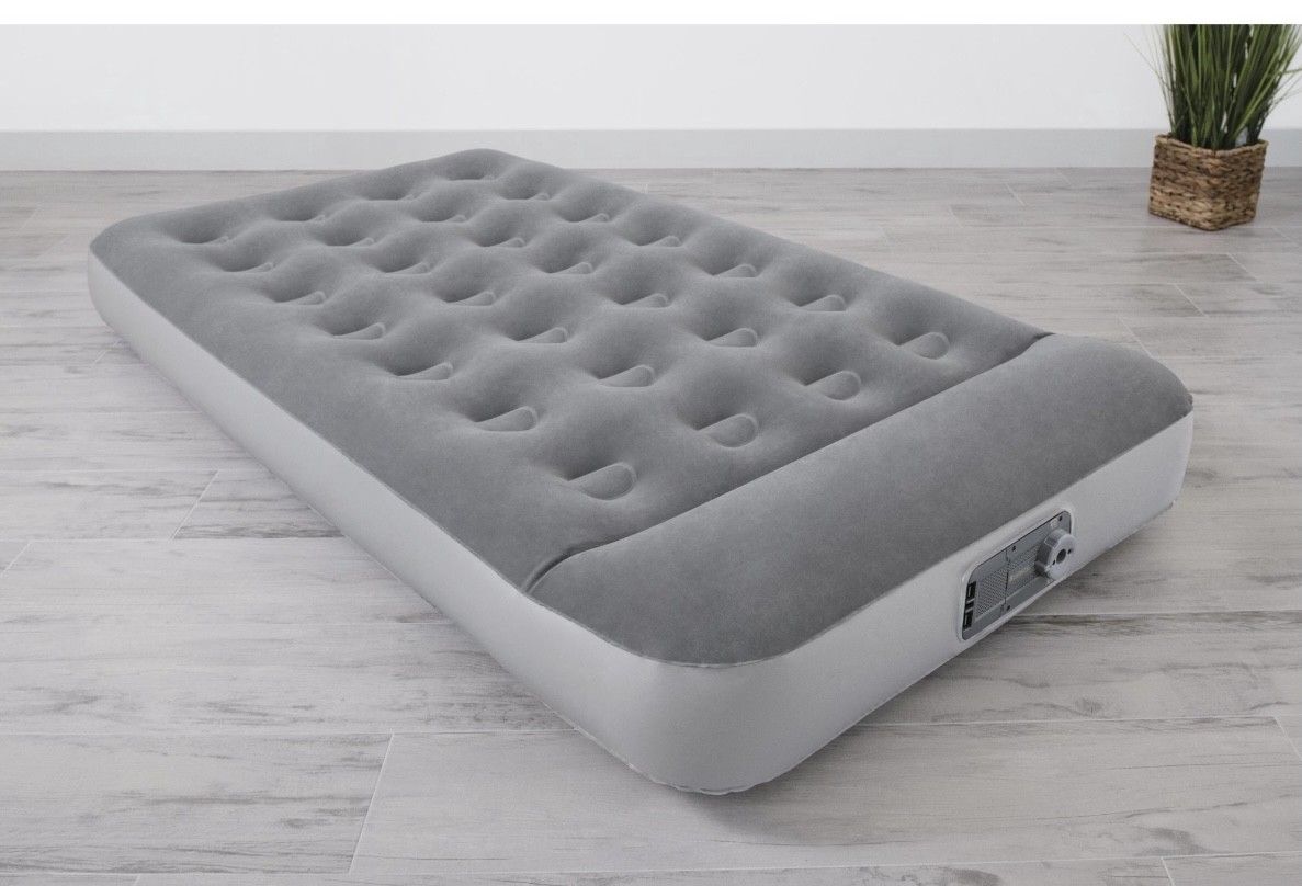 12" Air Matress With Built In Pump. Twin Size brand New !
