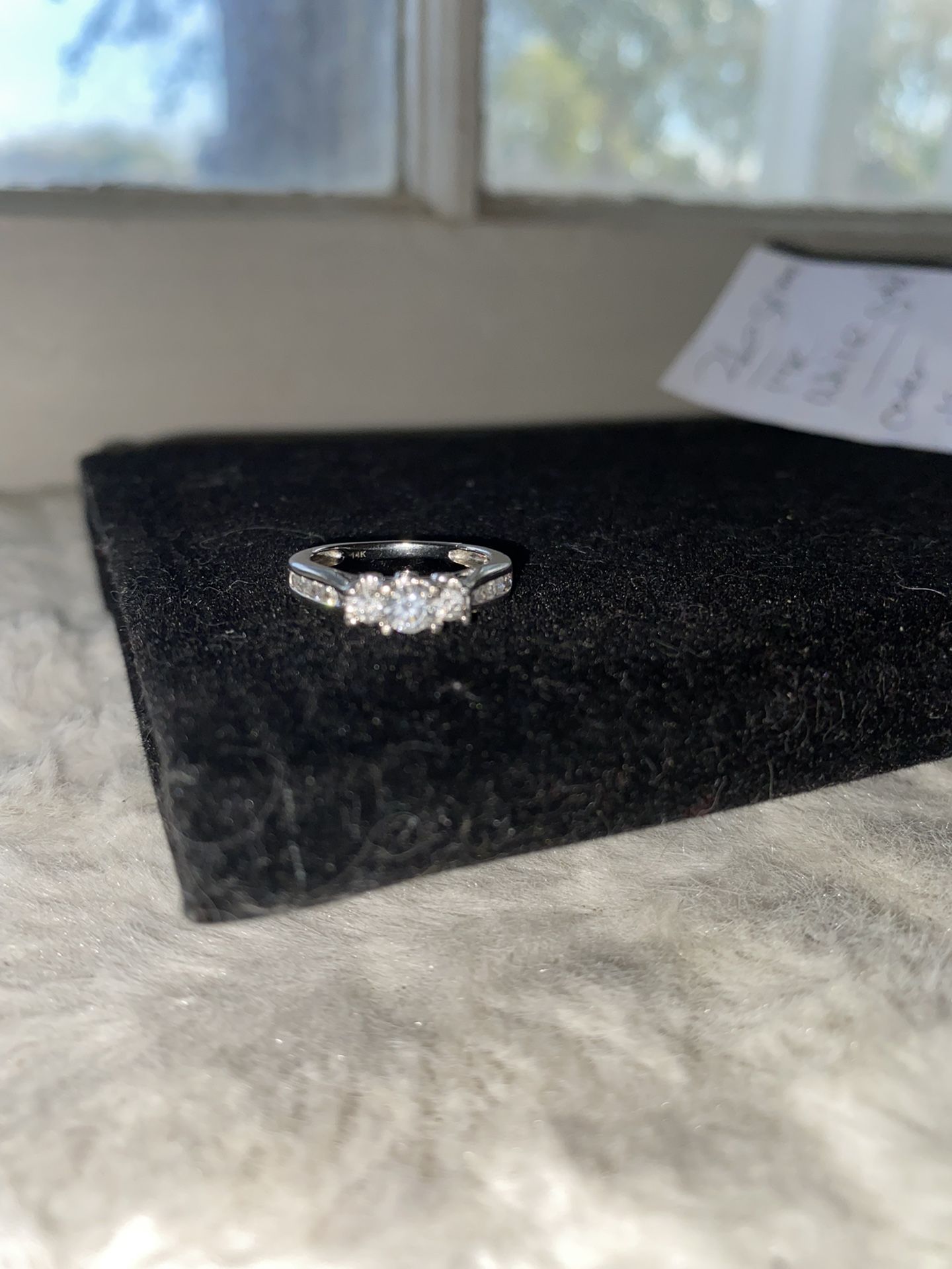 2.6 gram of white gold .46 karot diamond