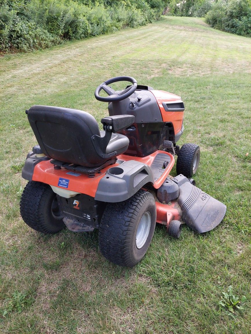 Hudqvana Tractor