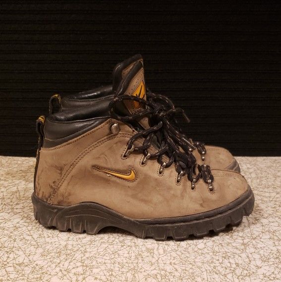 Vintage Nike ACG Brown Leather Hiking Boot