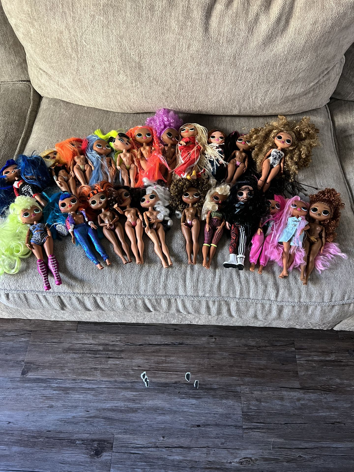 LOL DOLL HUGEEE LOT *need Gone Today