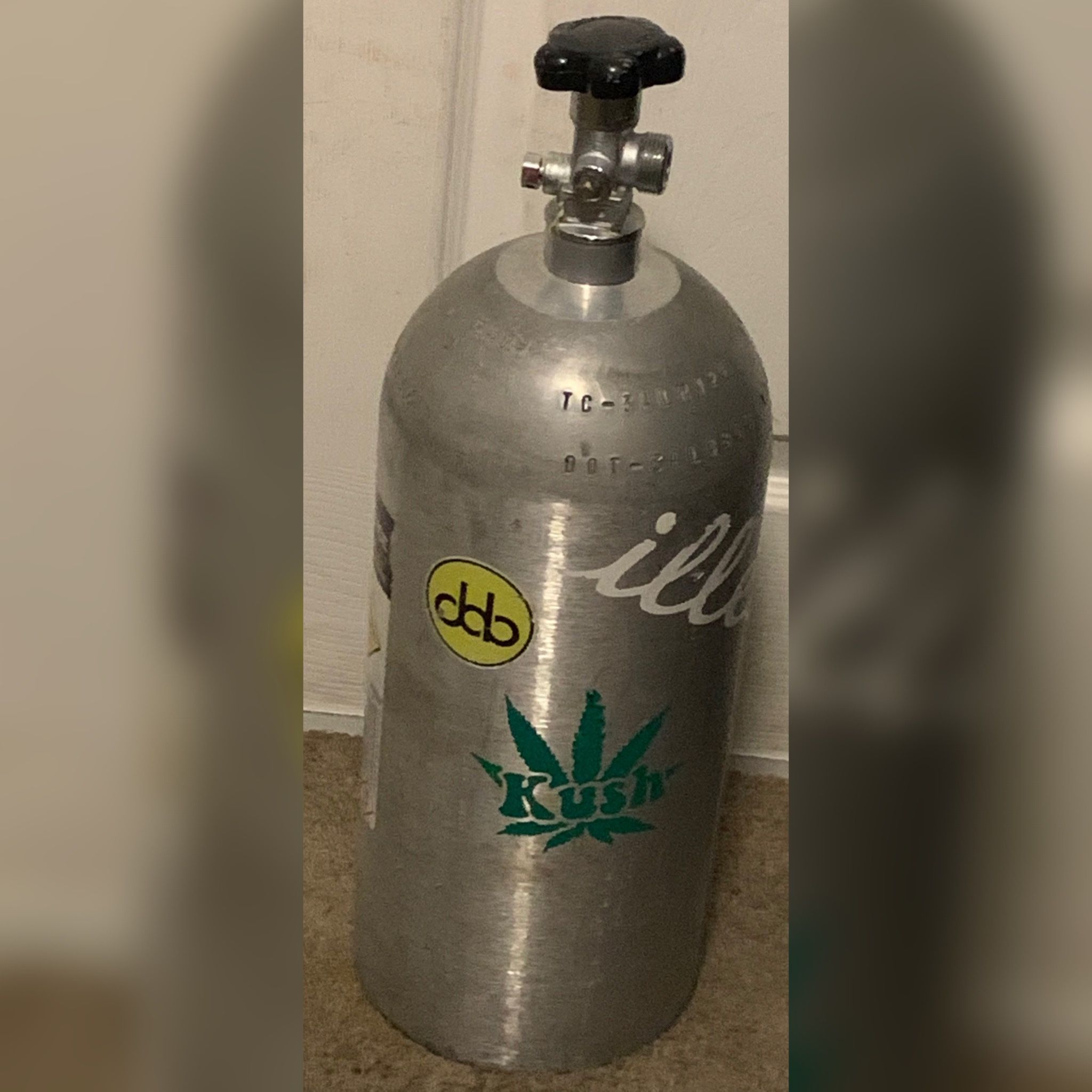 Nos Tank