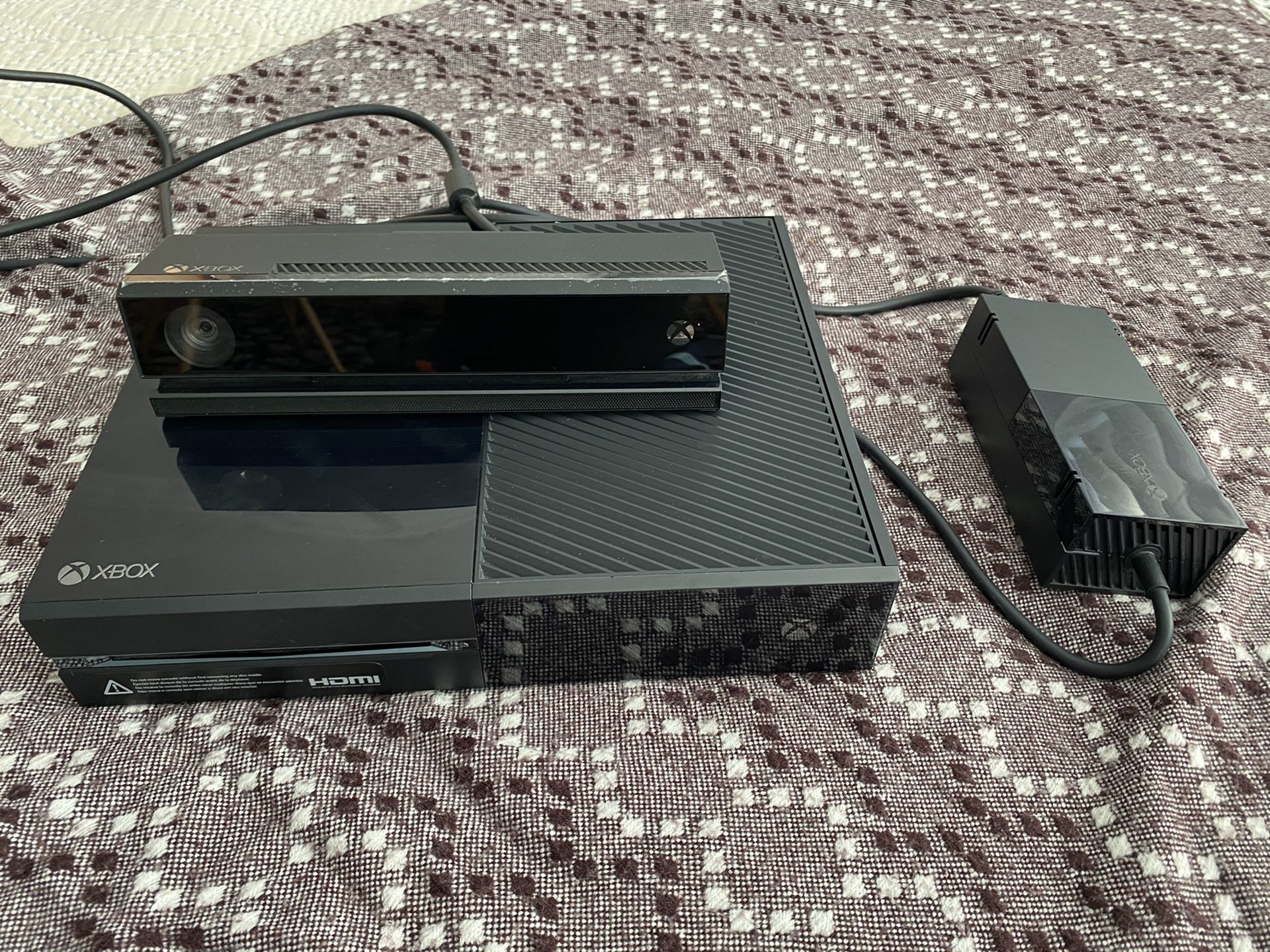 Unrelenting for me Fold Xbox One Kinect Edition - 365 GB storage w/ Disk Drive for Sale in New  York, NY - OfferUp