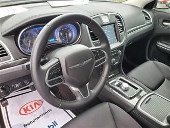 2018 Chrysler 300 Thumbnail