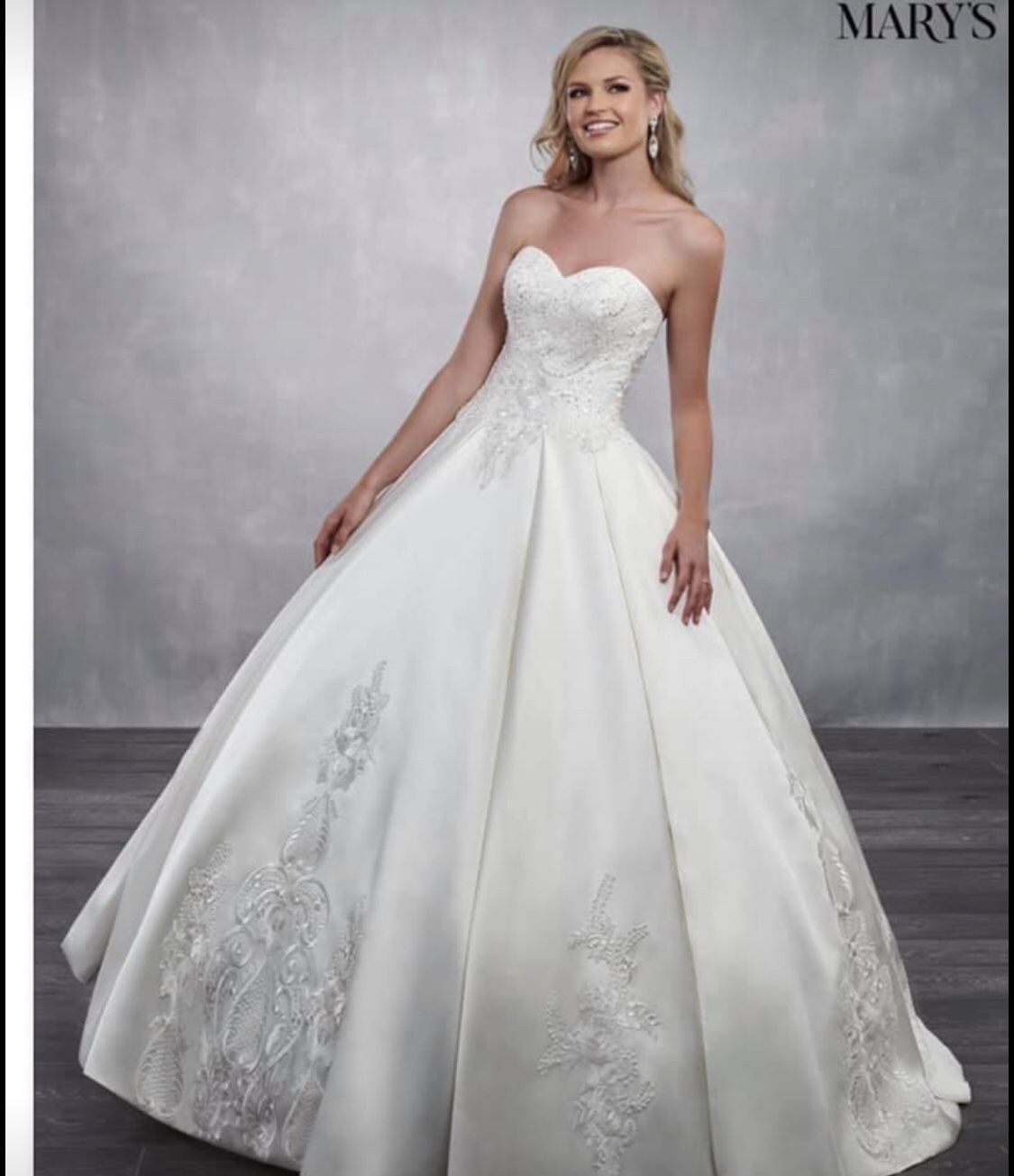 Free bride Robe If Bought Full Price . This Have The Train Im Including Wedding Gown Size 10 Similar To This Photo Same Brand