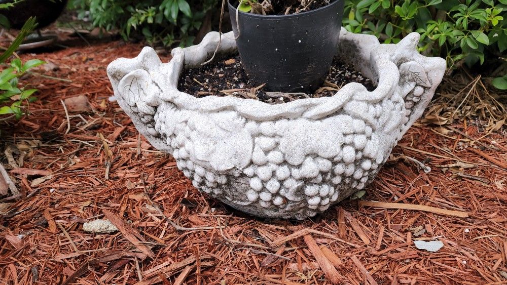 GARDEN PLANTER Pots & Fountain
