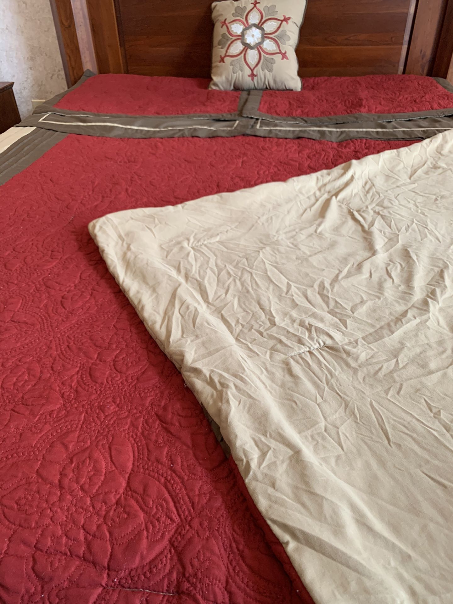 8 Piece Comforter Set/Queen Size