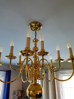 Large beautiful chandelier Thumbnail