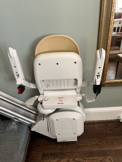 Acorn Superglide  130 stairlift  with two (2) remote  controls Thumbnail