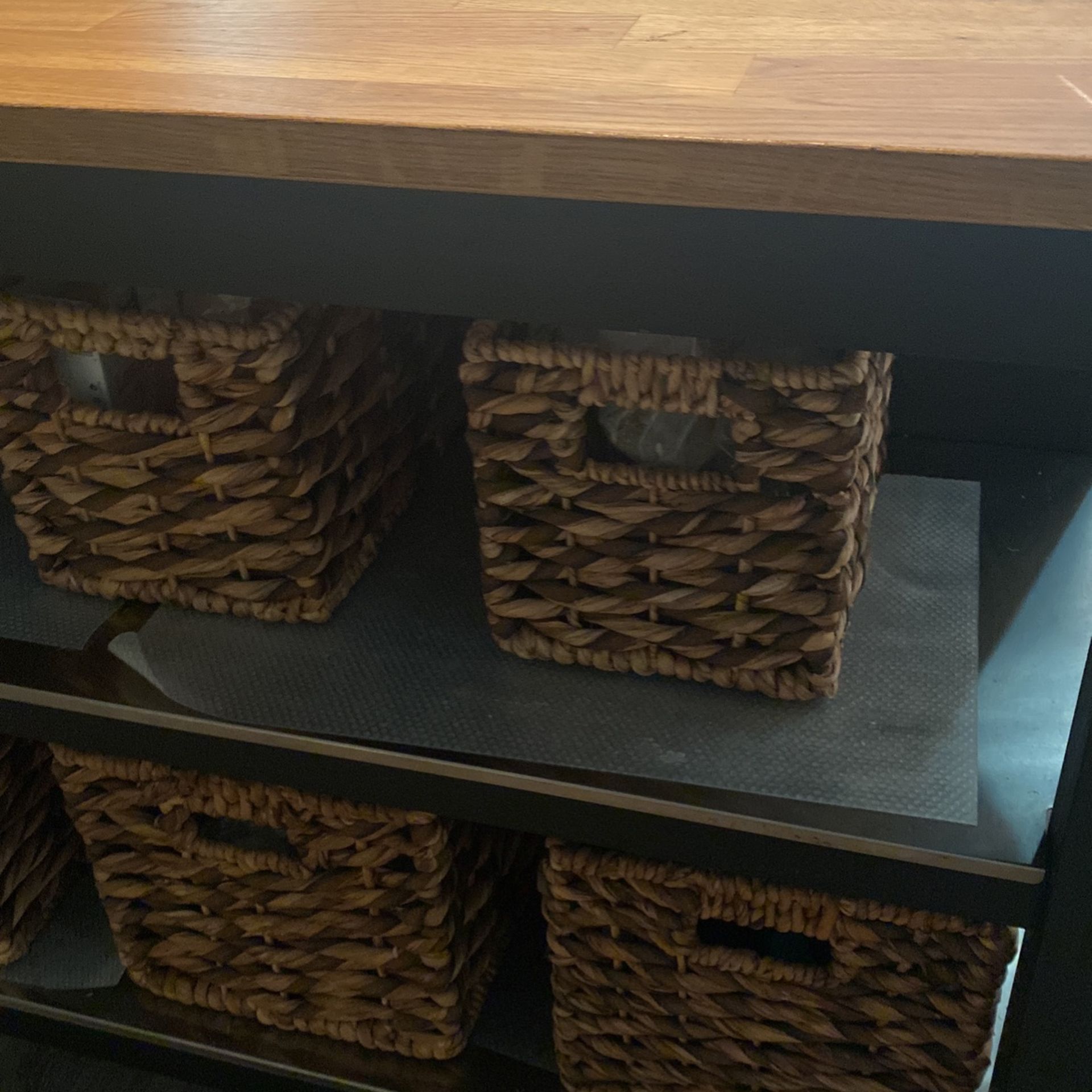 Island Table With Chairs And Baskets