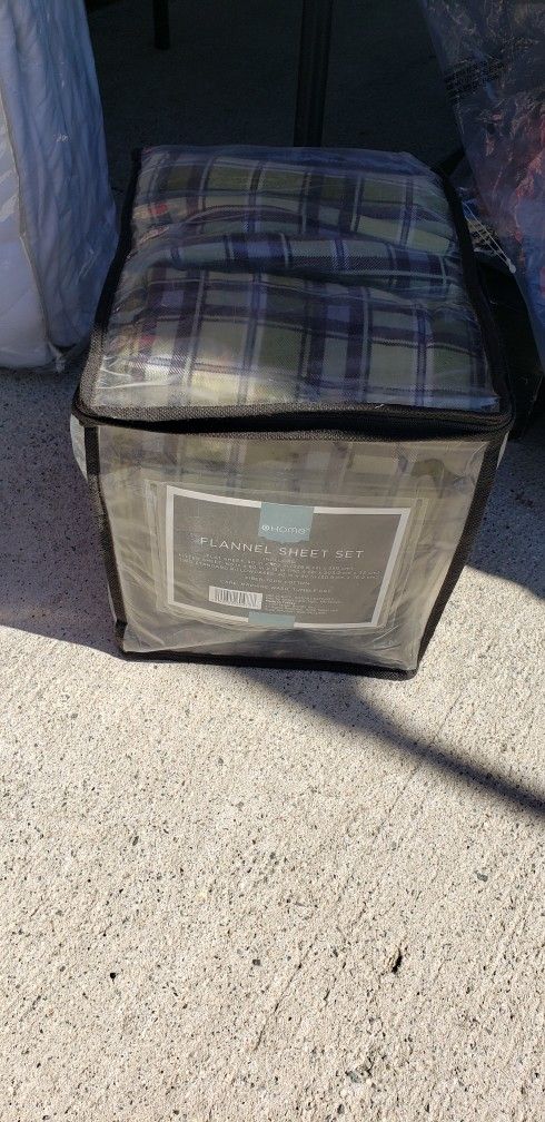Brand New Flannel Sheet Set For Queen Bed.