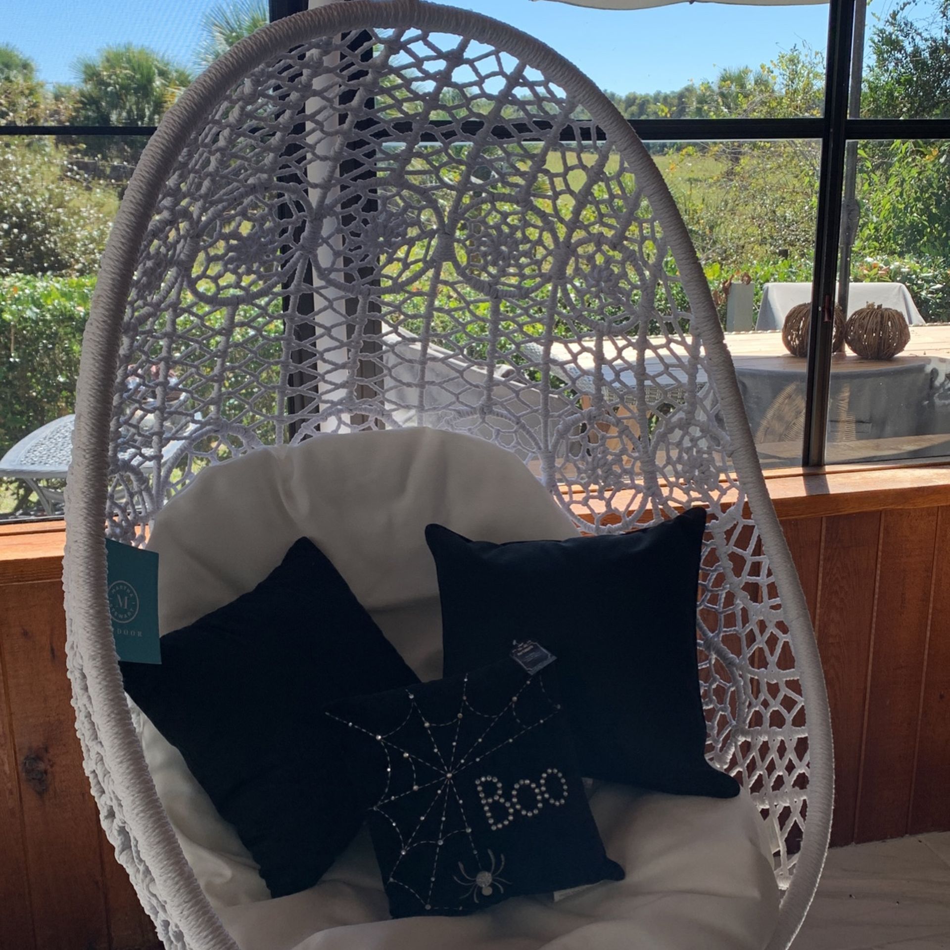 Egg Hanging Chair. New! White Stand And Hanging Basket. Beautiful! Cream Cushion Included Not Black Pillows. Beautifully!
