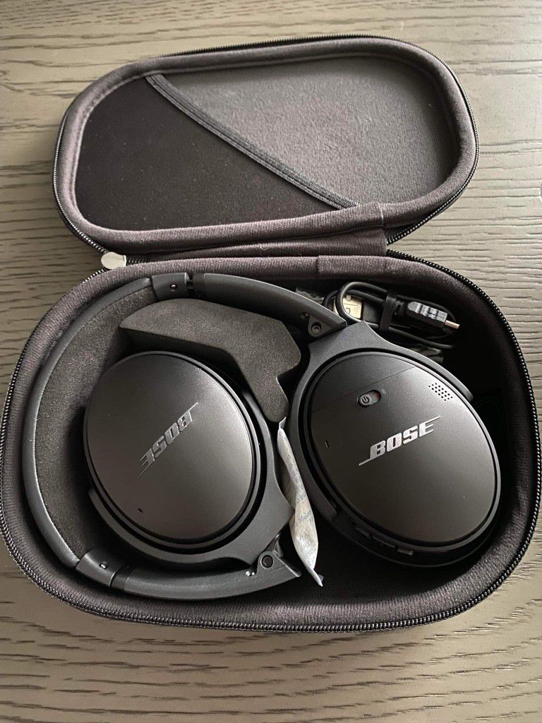 Bose QuietComfort 35 II Wireless Bluetooth Headphones, Noise-Cancelling, with Alexa Voice Control (LIKENEW)