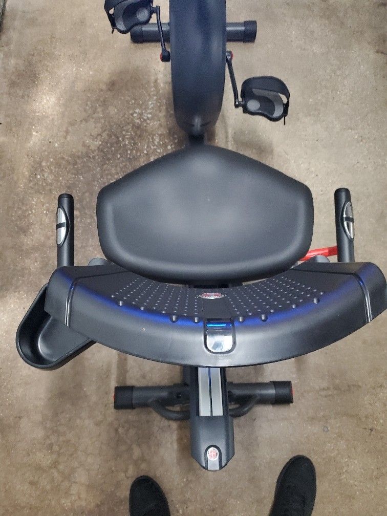 SCHWINN 270 RECUMBENT BIKE ( LIKE NEW & DELIVERY AVAILABLE TODAY) LAST MINITE CHRISTMAS 🎄 GIFT 🎁 🎀