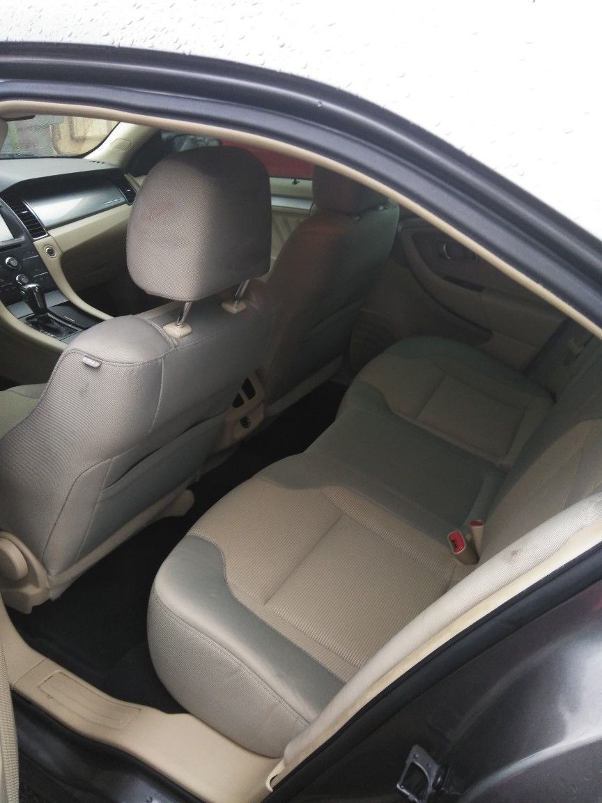 2014 Ford Taurus