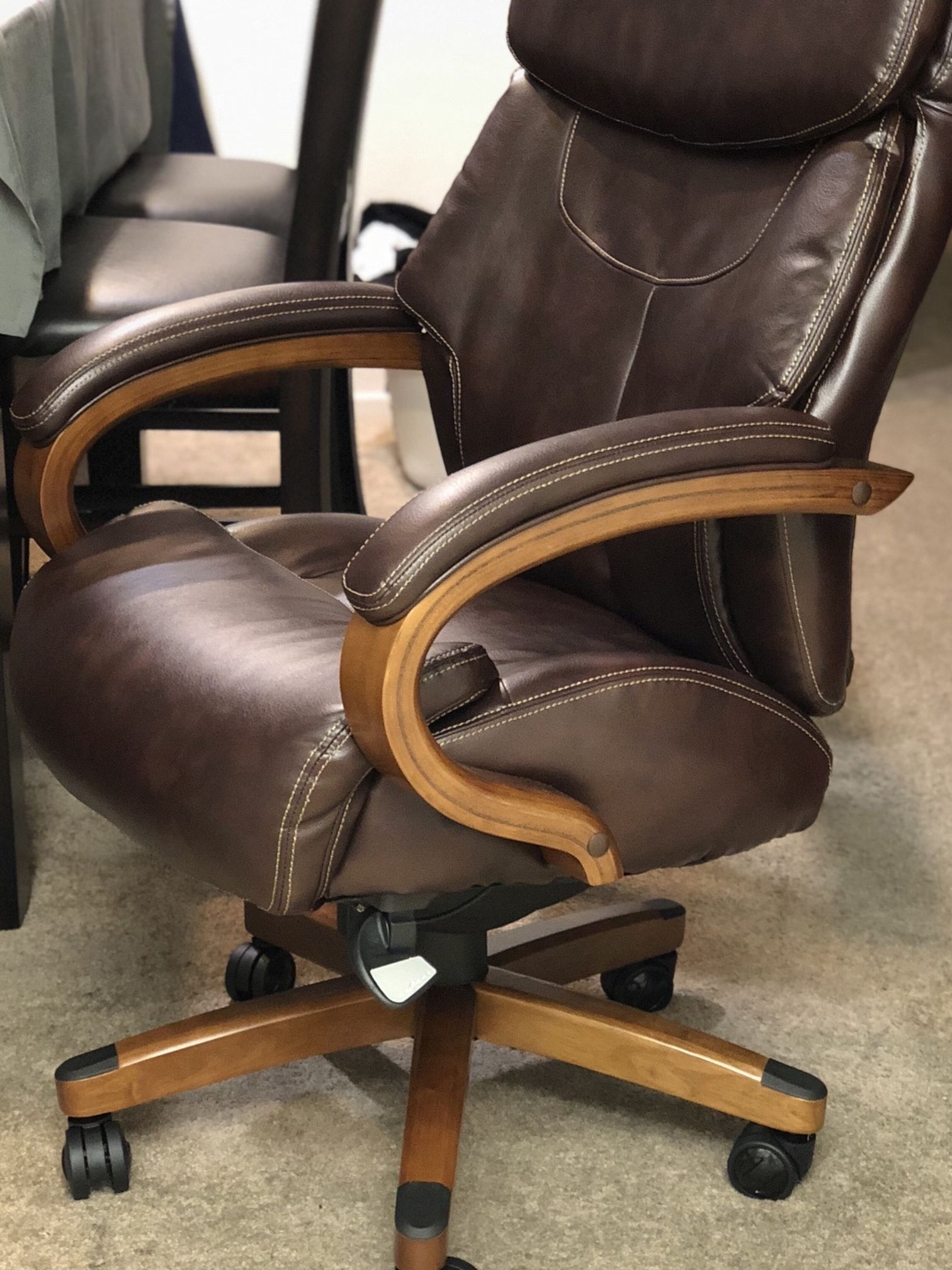Lazyboy Bradley Manager’s Chair for Sale in Irvine, CA OfferUp