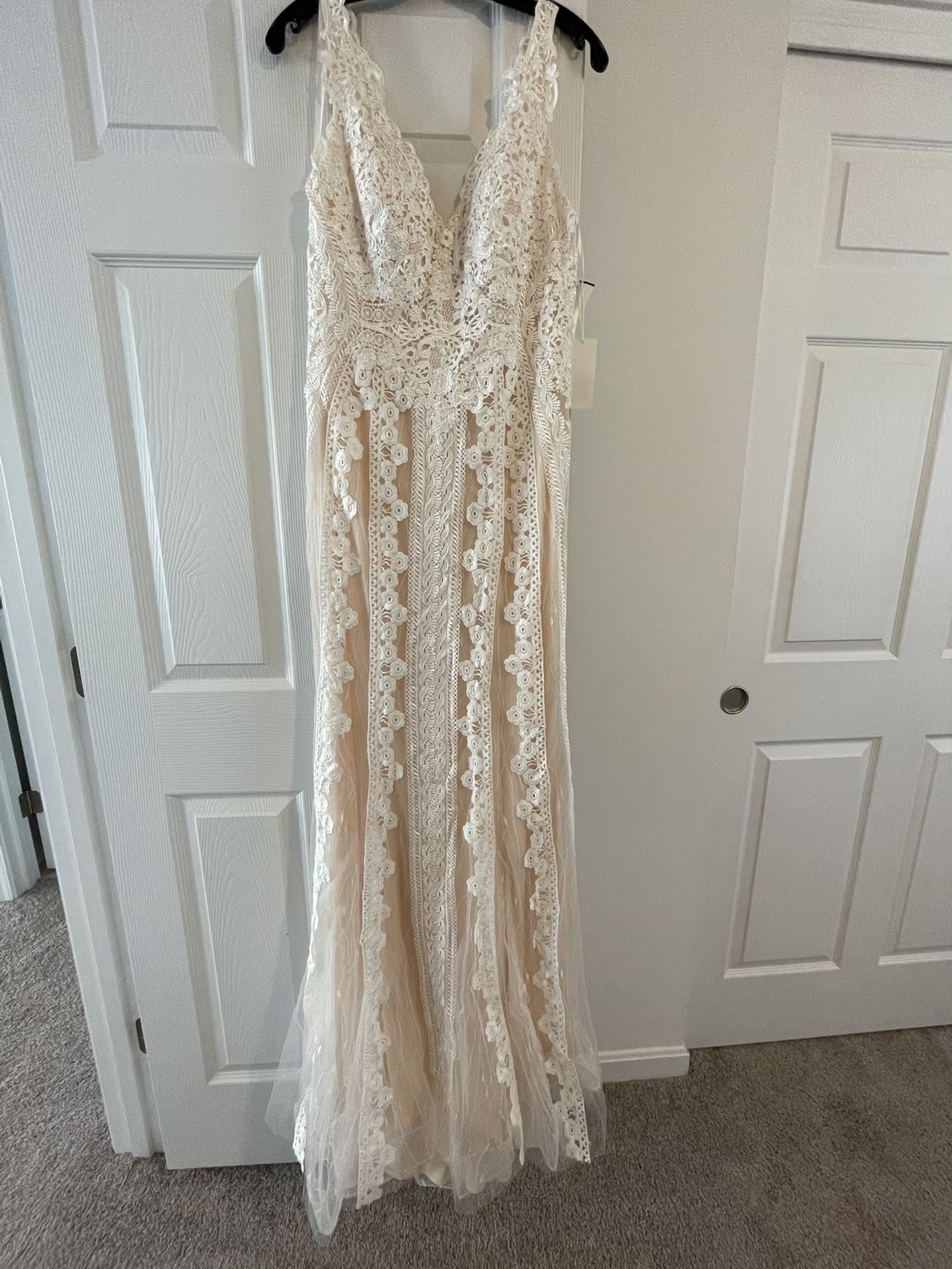 Brand new wedding dress or elegant evening dress