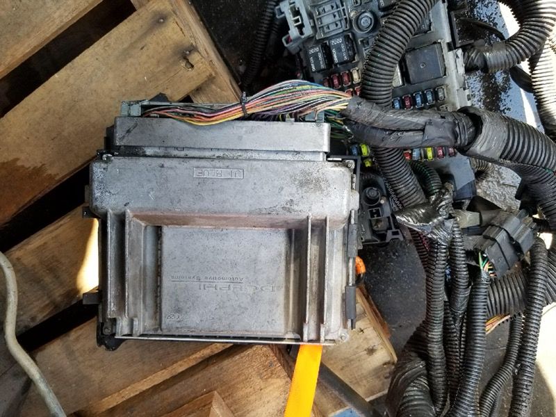 6.0 Ls LQ9 chevy engine complete with 4L80 trans for Sale in Los